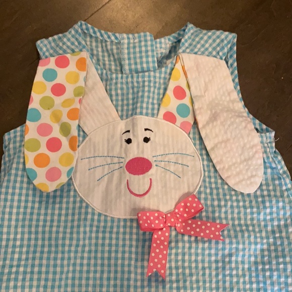 Like new matching set. Smoke free. Size 2T - Picture 3 of 3